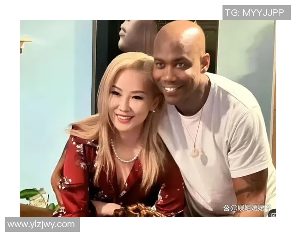 马布里与中国女友甜蜜领证结婚成功转身成为中国女婿